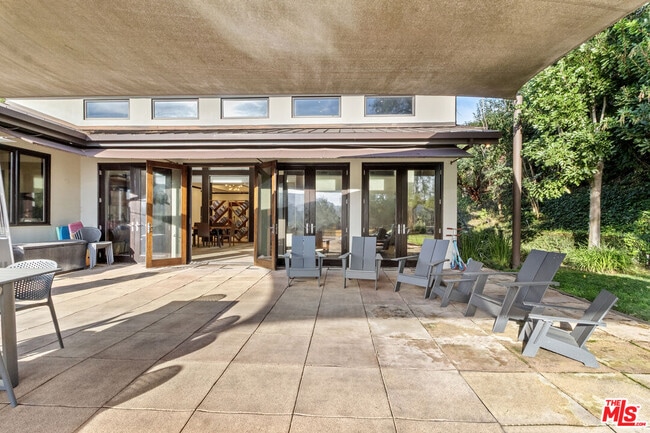 Building Photo - 2473 La Condesa Dr
