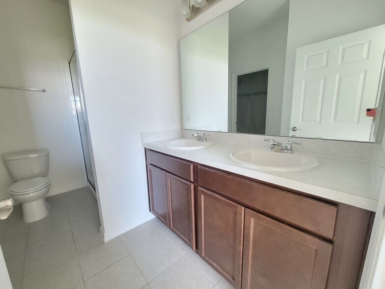 Building Photo - 1346 Normandy Dr