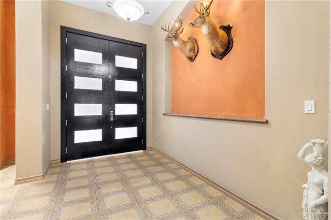 Building Photo - 4004 Persimmon Dr