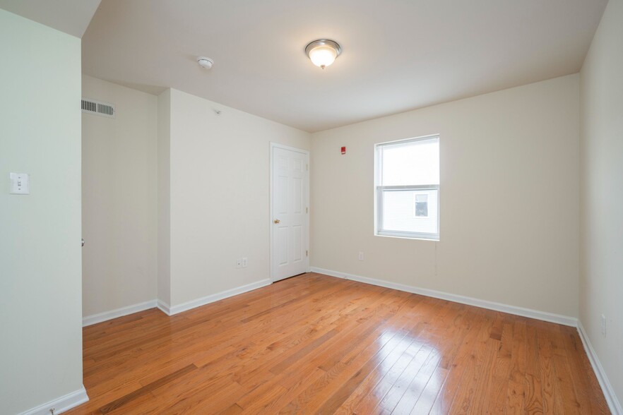 Building Photo - 1519 N 16th St