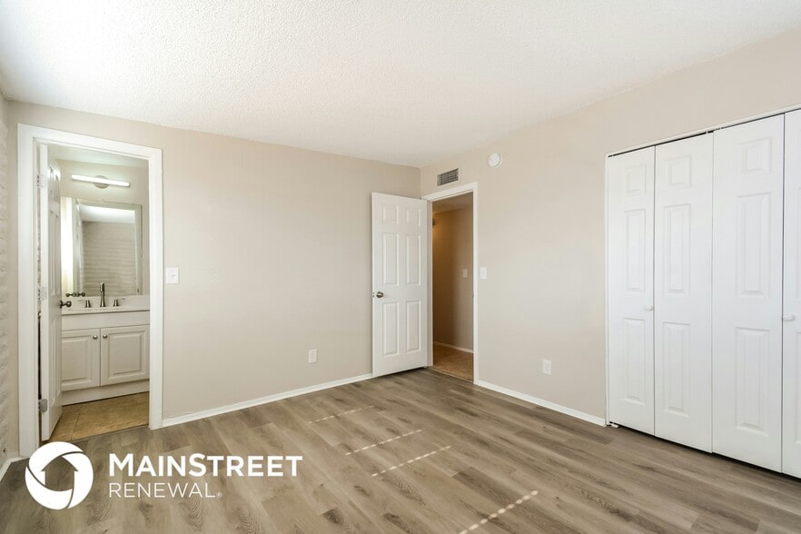 Building Photo - 4550 S Lotus Cir