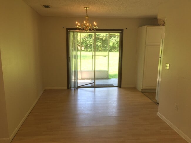 Building Photo - 1450 E Church St