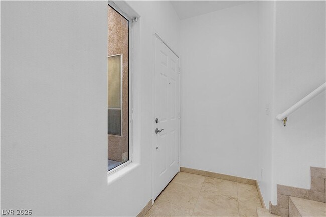 Building Photo - 2050 W Warm Springs Rd