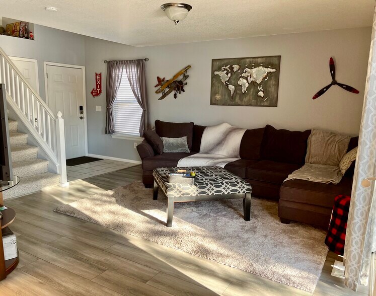 Main Entrance / Living Room / Stairs - 1010 Winona Cir