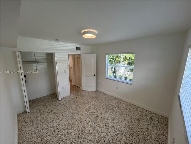 Building Photo - 531 NE 82nd Terrace
