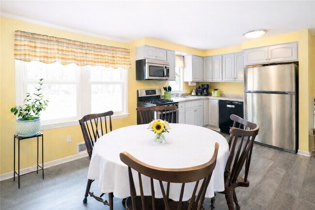 Building Photo - 37 Penhurst Rd