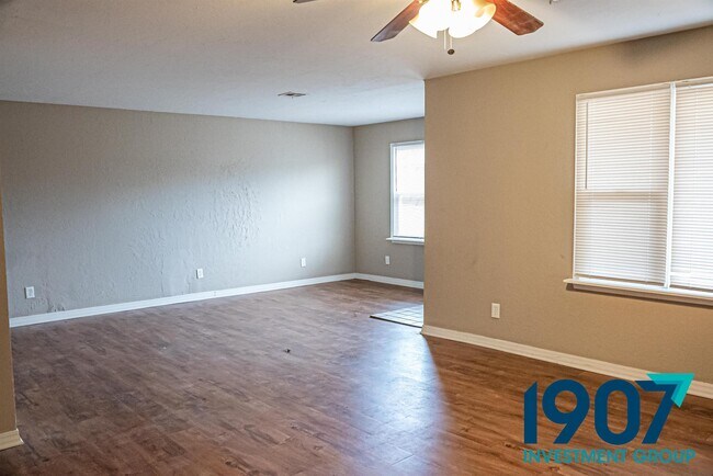 Building Photo - 700 NW 89th St