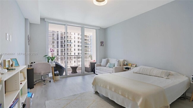 Building Photo - 801 Brickell Key Blvd