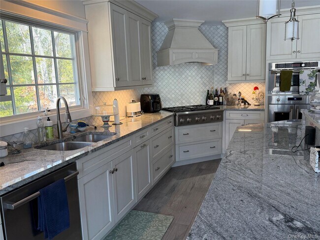 Building Photo - 27 Deer Path