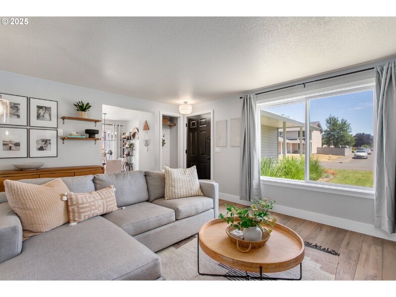 Building Photo - 718 SE 143rd Ave