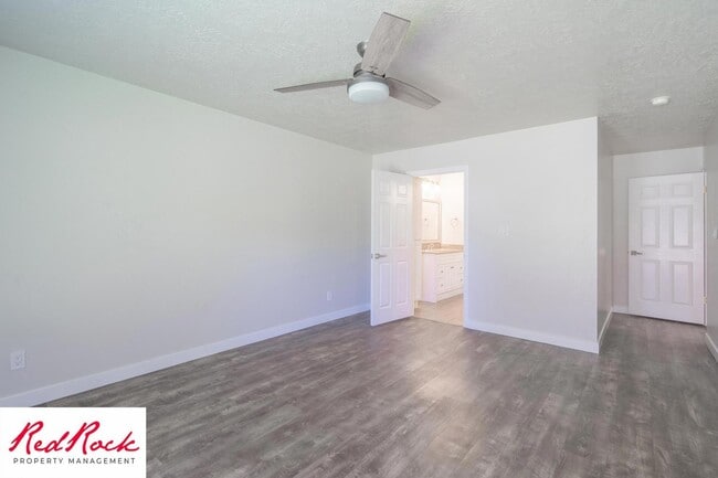 Building Photo - Newly Remodeled 3 Bedroom Townhome. Small ...