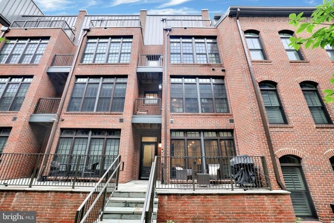 Building Photo - 1309 E St SE