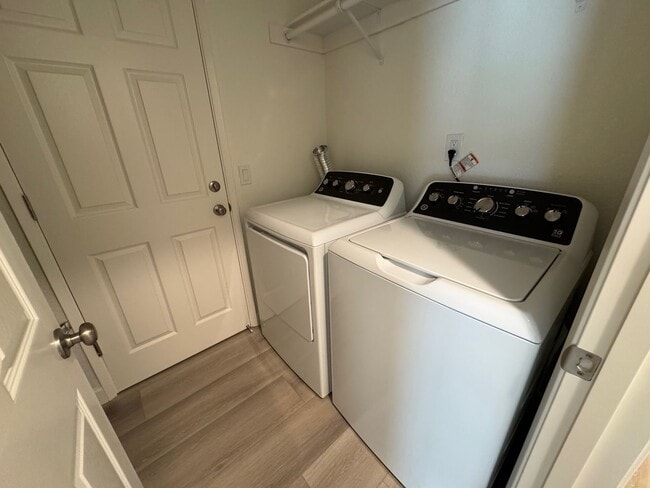 Building Photo - Total remodel - New kitchen, new bathroom, new appliances, new electrical, new paint, new floors