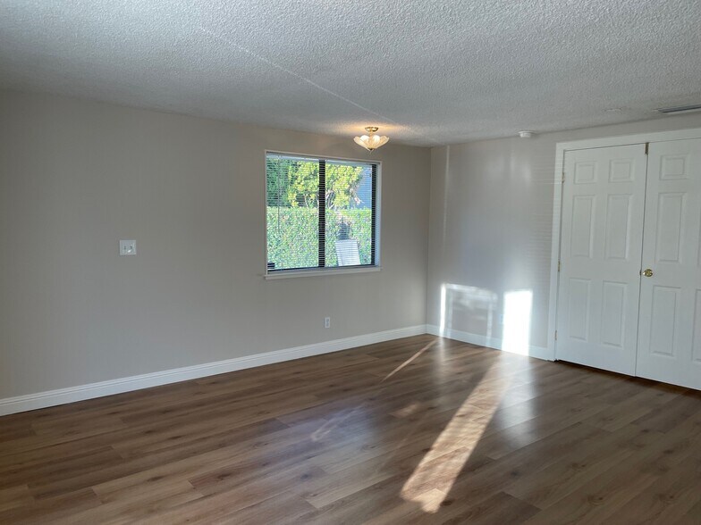 Building Photo - 10210 Sterling Blvd