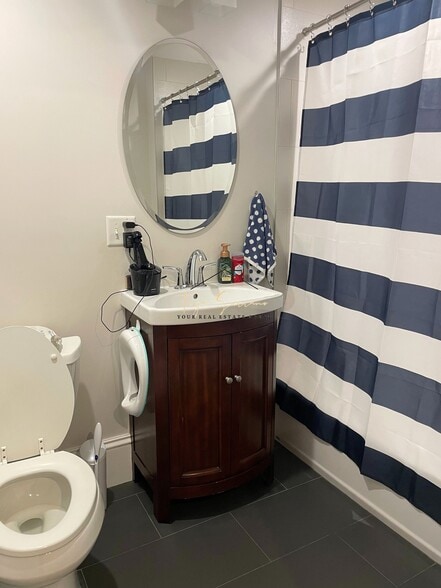 Building Photo - 2044 Beacon St