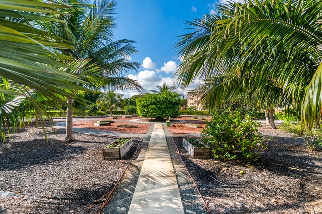 Building Photo - 2615 NE 1st Ct