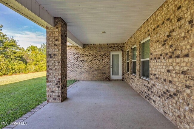 Building Photo - | 3,100+ Sq Ft • Gourmet Kitchen • Covered Patio • Ocean Springs Schools