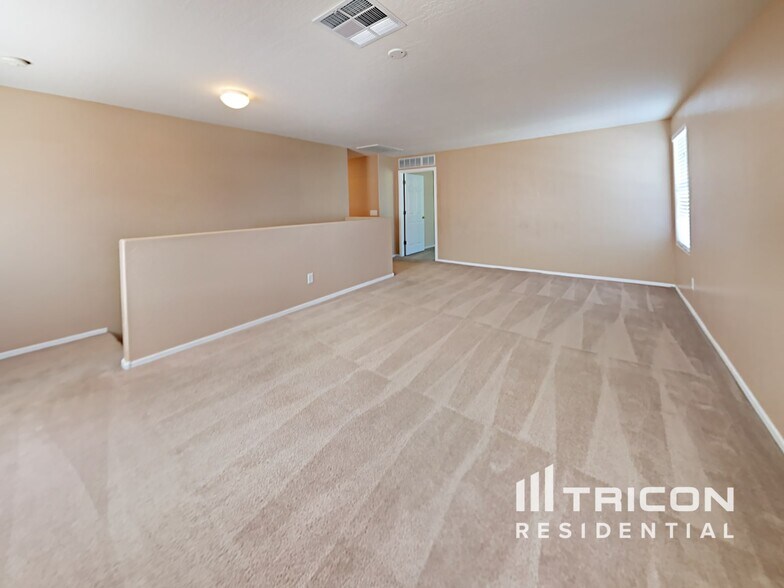 Building Photo - 45707 W Guilder Ave