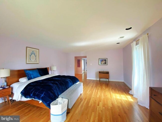 Building Photo - 9809 Hall Rd