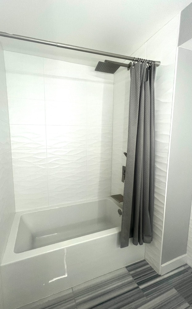 Building Photo - 345 N La Salle Dr