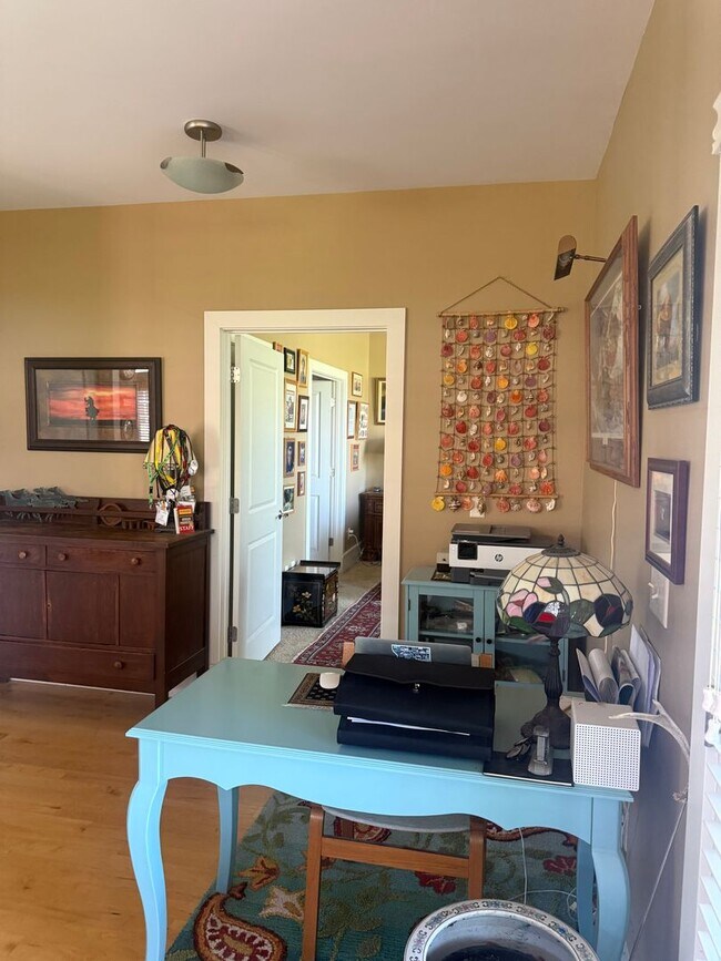 Building Photo - Rare Find- Home for Rent in the Knolls Community