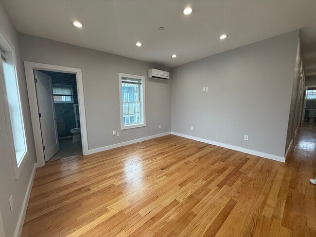 Building Photo - 8 W Bellflower St