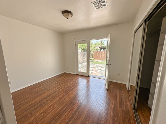 Building Photo - 7353 Yarmouth Ave