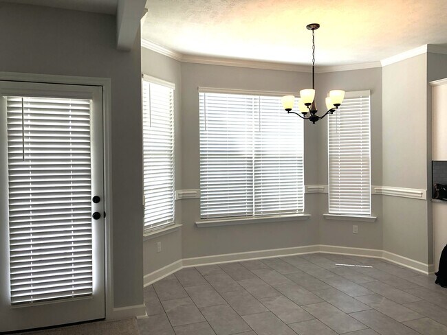 Building Photo - 1052 Mulford Lp