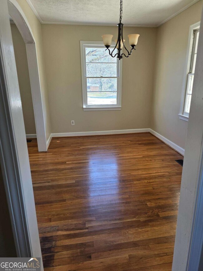 Building Photo - 2101 Hwy 81