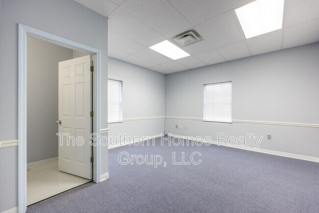 Building Photo - 305 Grady Rd