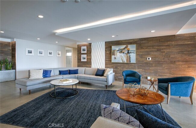Building Photo - 525 E Seaside Way