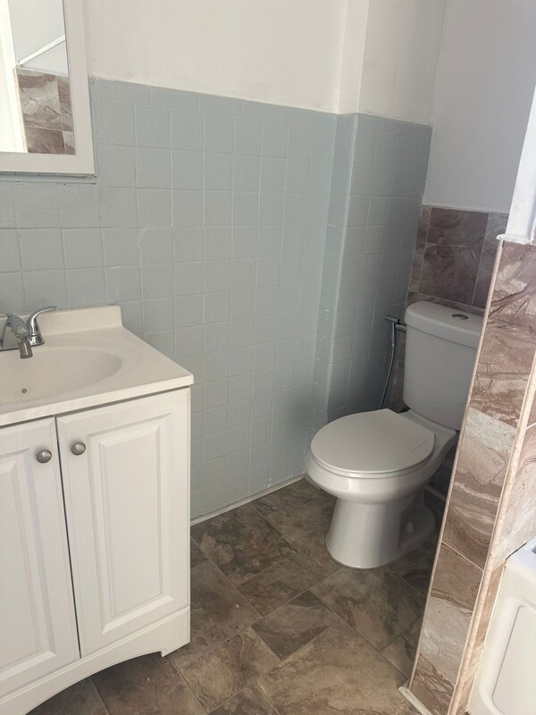 Building Photo - 214 Chamberlain Ave