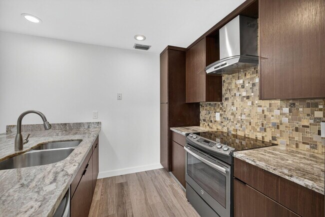 Building Photo - 3579 Cocoplum Cir
