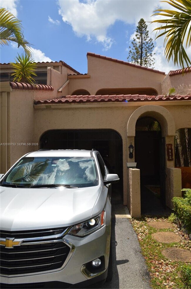 Building Photo - 3932 Estepona Ave