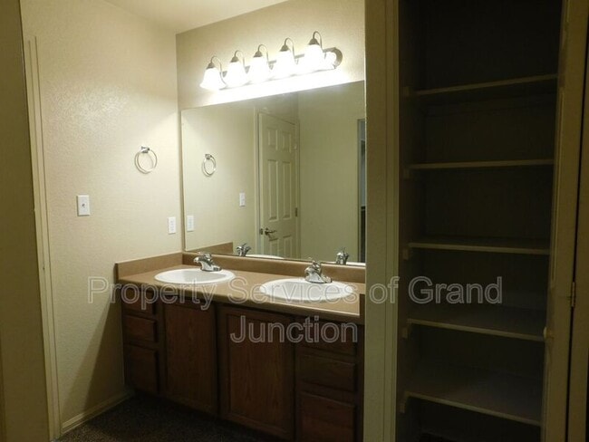 Building Photo - 428 Jornada St