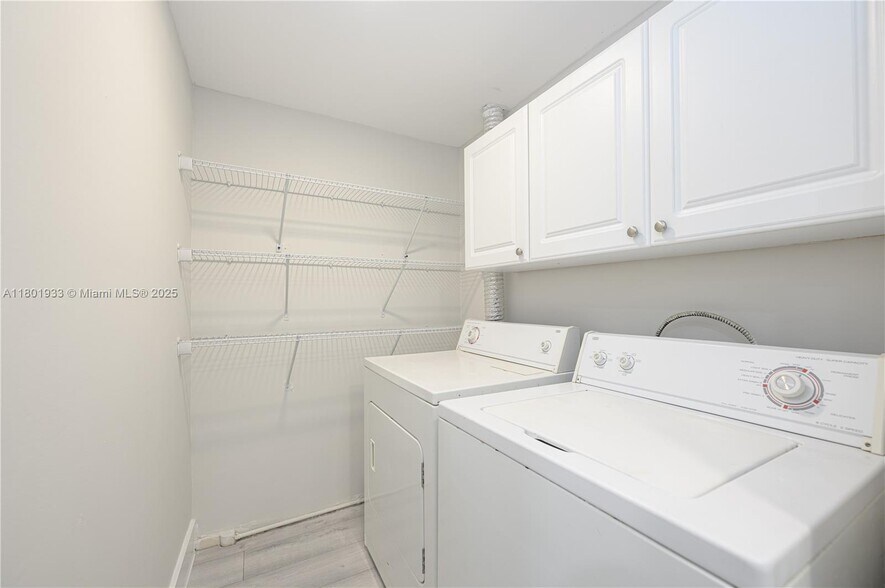Building Photo - 6518 Miami Lakes Dr