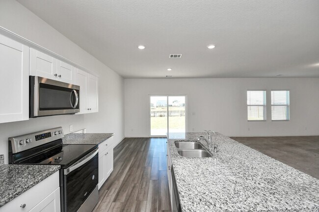 Building Photo - 4910 Highland Spgs Dr