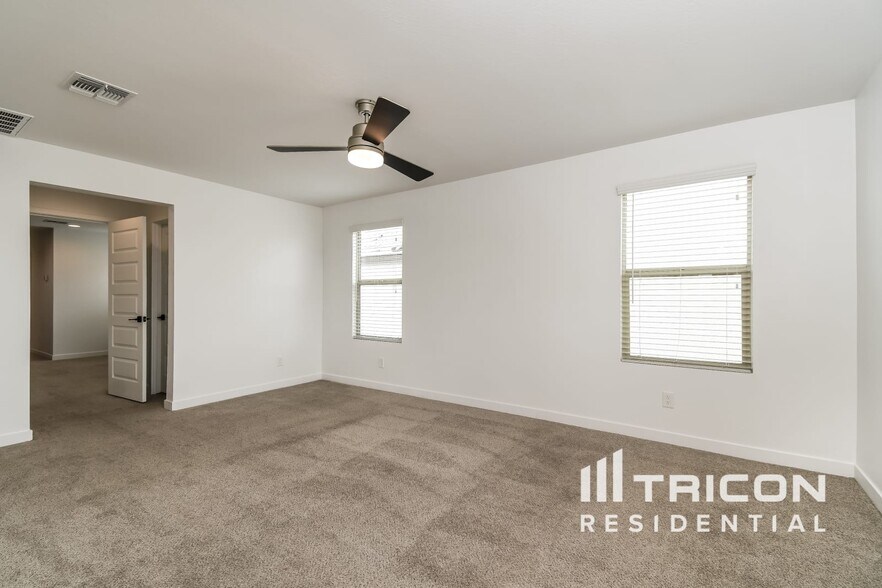 Building Photo - 9315 E Strobe Ave