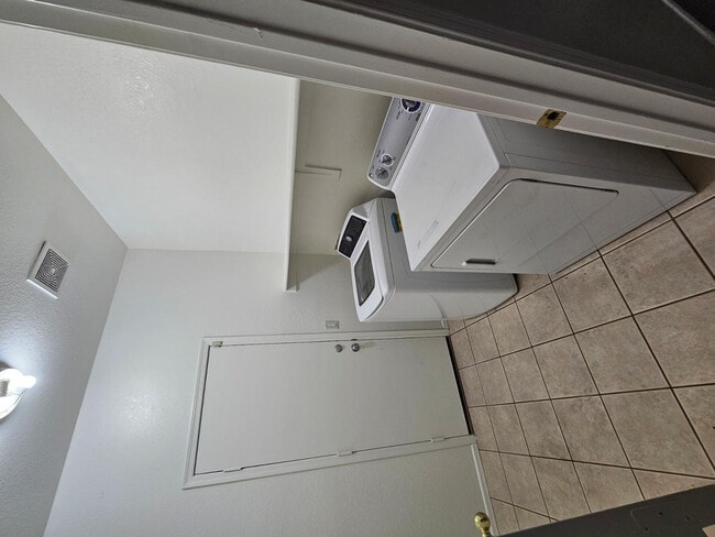 Building Photo - 12247 W Grant St