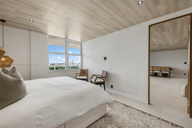 Building Photo - 9511 Collins Ave