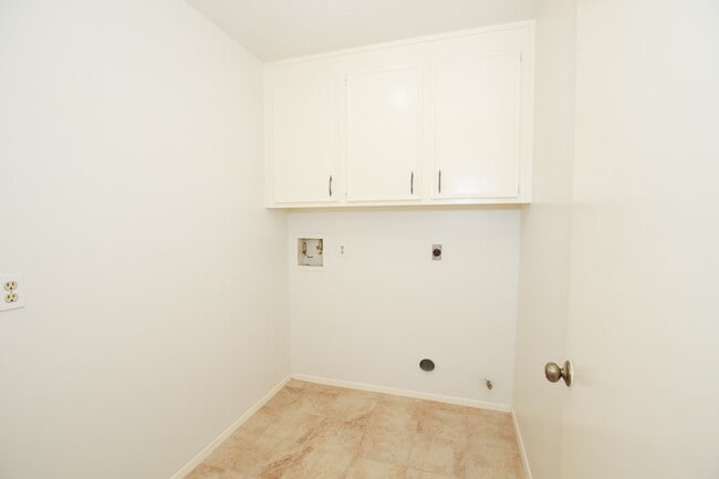 Building Photo - 3003 Planters St