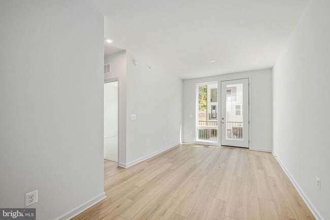 Building Photo - 2630 Neabsco Common Pl