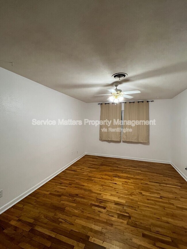 Building Photo - 5425 Westwood Dr