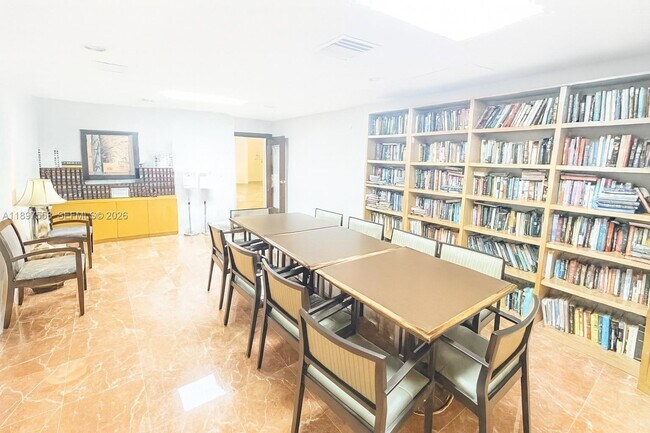 Building Photo - 3610 Yacht Club Dr