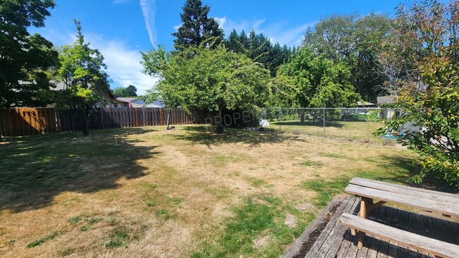 Building Photo - 3 bd 2 ba Ranch Style Beaverton Home with W/D in Unit, 2 Car Garage and Large Fenced Yard!