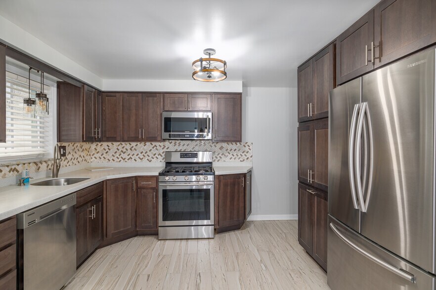 Building Photo - 108 Preston Dr