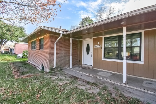 Building Photo - 6817 Hendon Ln