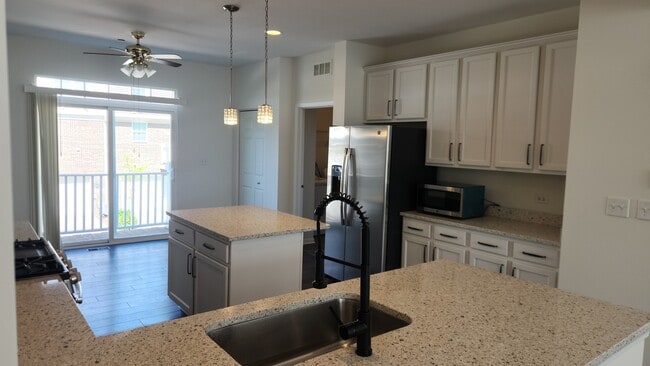 Building Photo - 4444 Monroe Ct