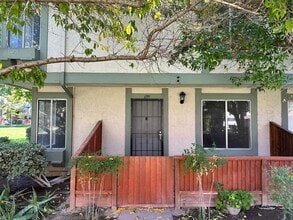 Building Photo - Remodeled and Clean 3 Bedroom 1.5 Bath Townhouse in South San Jose