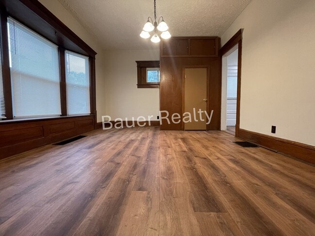 Building Photo - Large Four Bedroom Home